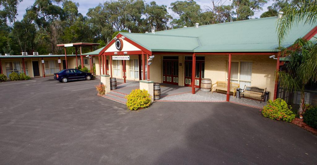 Sanctuary House Resort Motel Хилсвилл Экстерьер фото