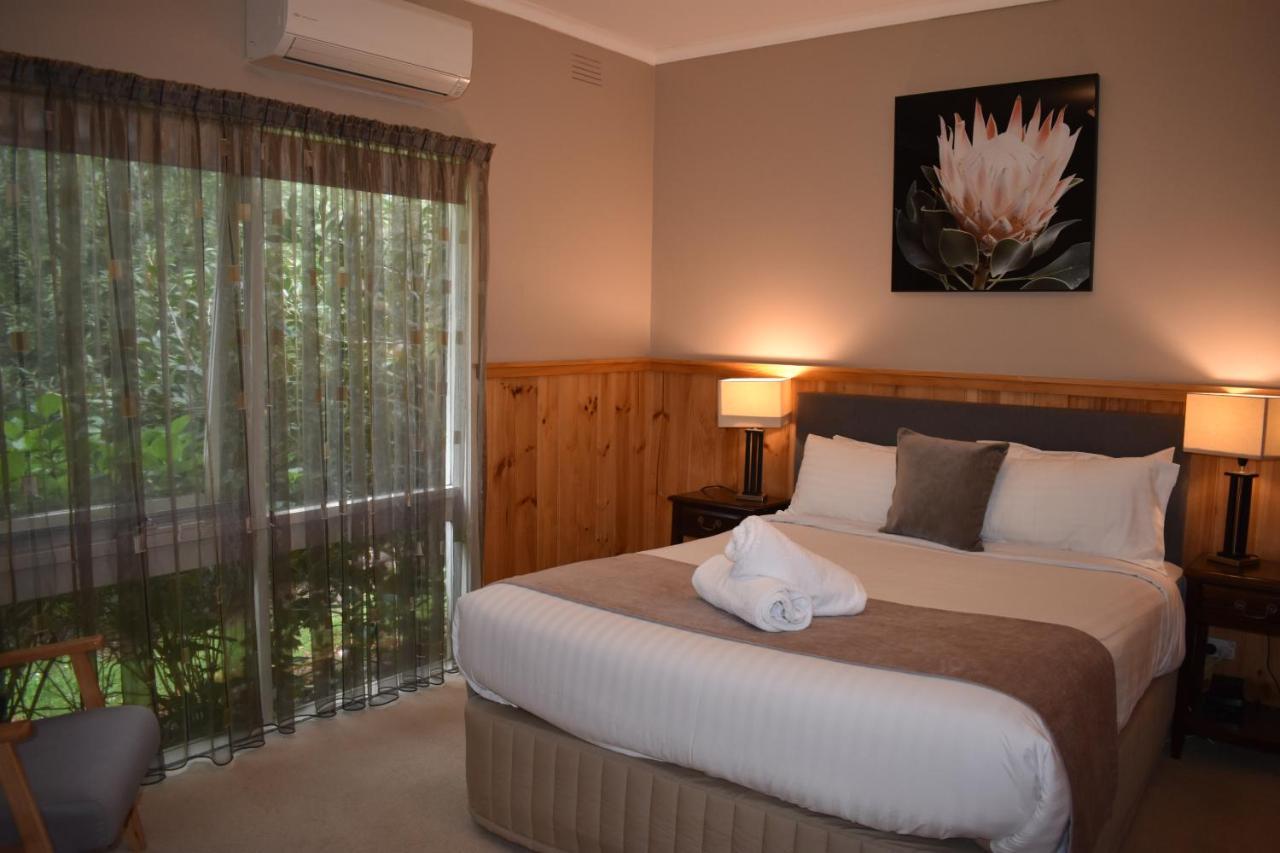 Sanctuary House Resort Motel Хилсвилл Экстерьер фото