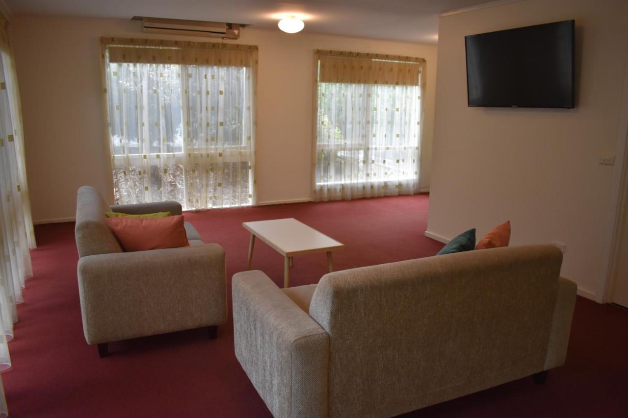 Sanctuary House Resort Motel Хилсвилл Экстерьер фото