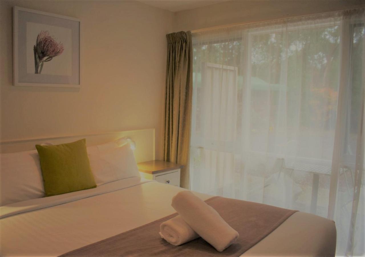 Sanctuary House Resort Motel Хилсвилл Экстерьер фото