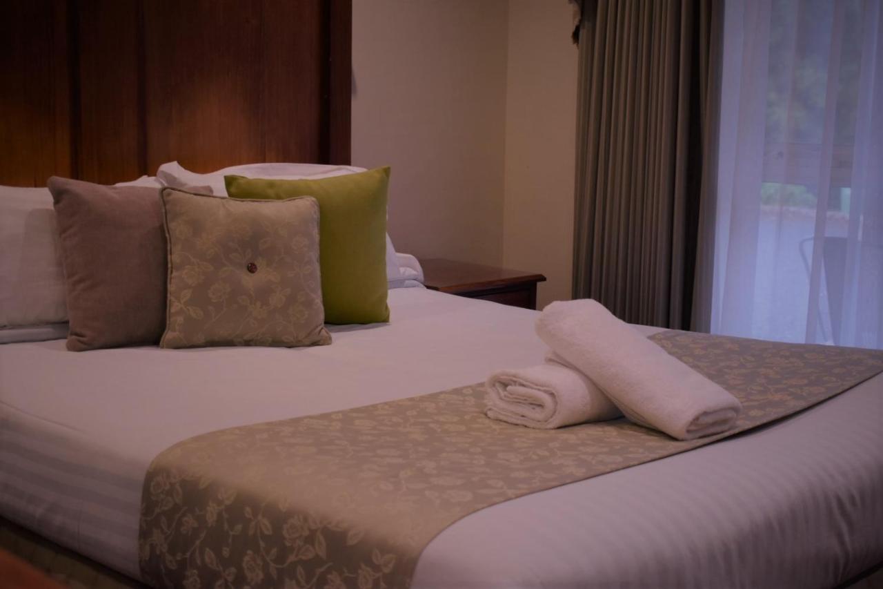 Sanctuary House Resort Motel Хилсвилл Экстерьер фото