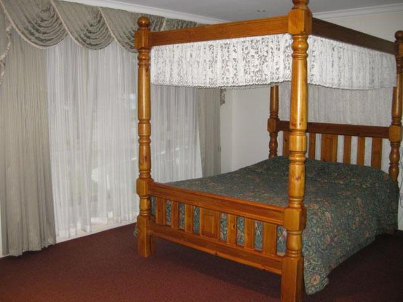 Sanctuary House Resort Motel Хилсвилл Экстерьер фото
