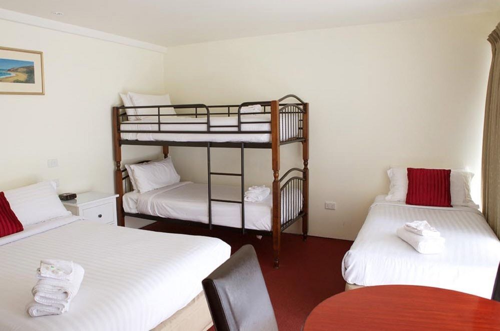 Sanctuary House Resort Motel Хилсвилл Экстерьер фото